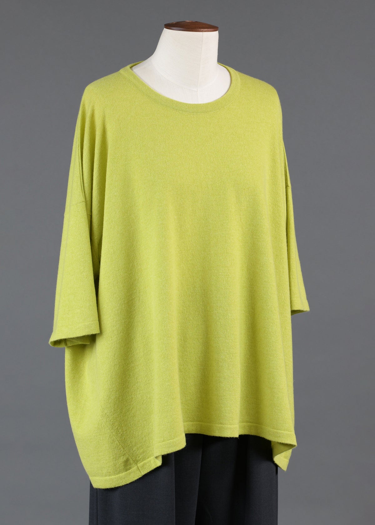 cashmere angle-to-front round neck sweater - mid plus