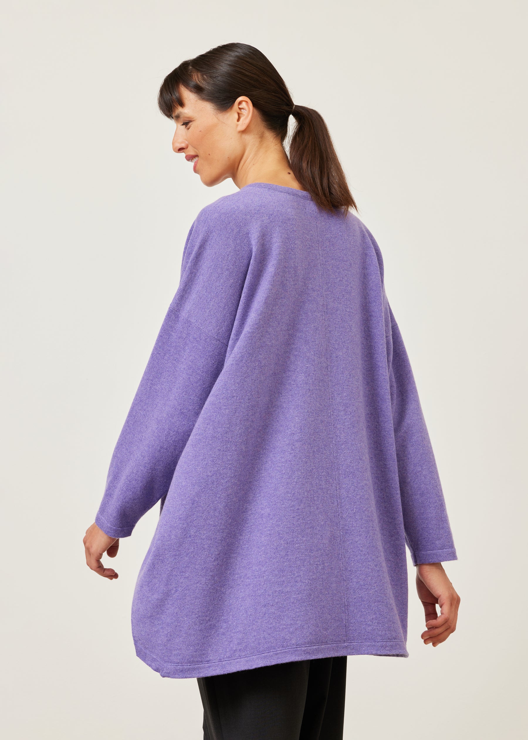 cashmere smaller front larger back round neck sweater - long