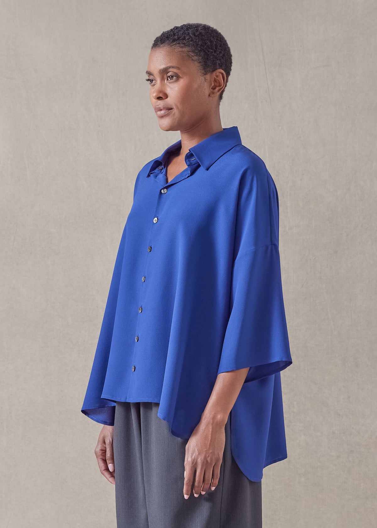 silk sloped shoulder wide a-line short sleeve shirt with collar - mid