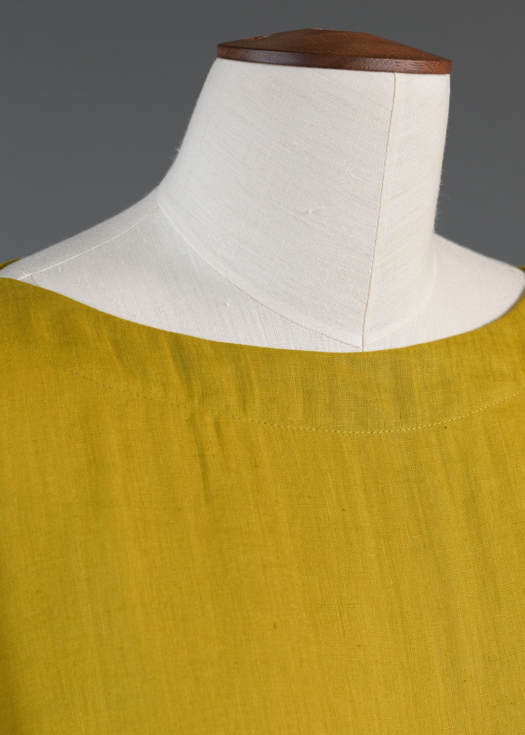 linen scoop neck 3/4 sleeve top with hem bands - long