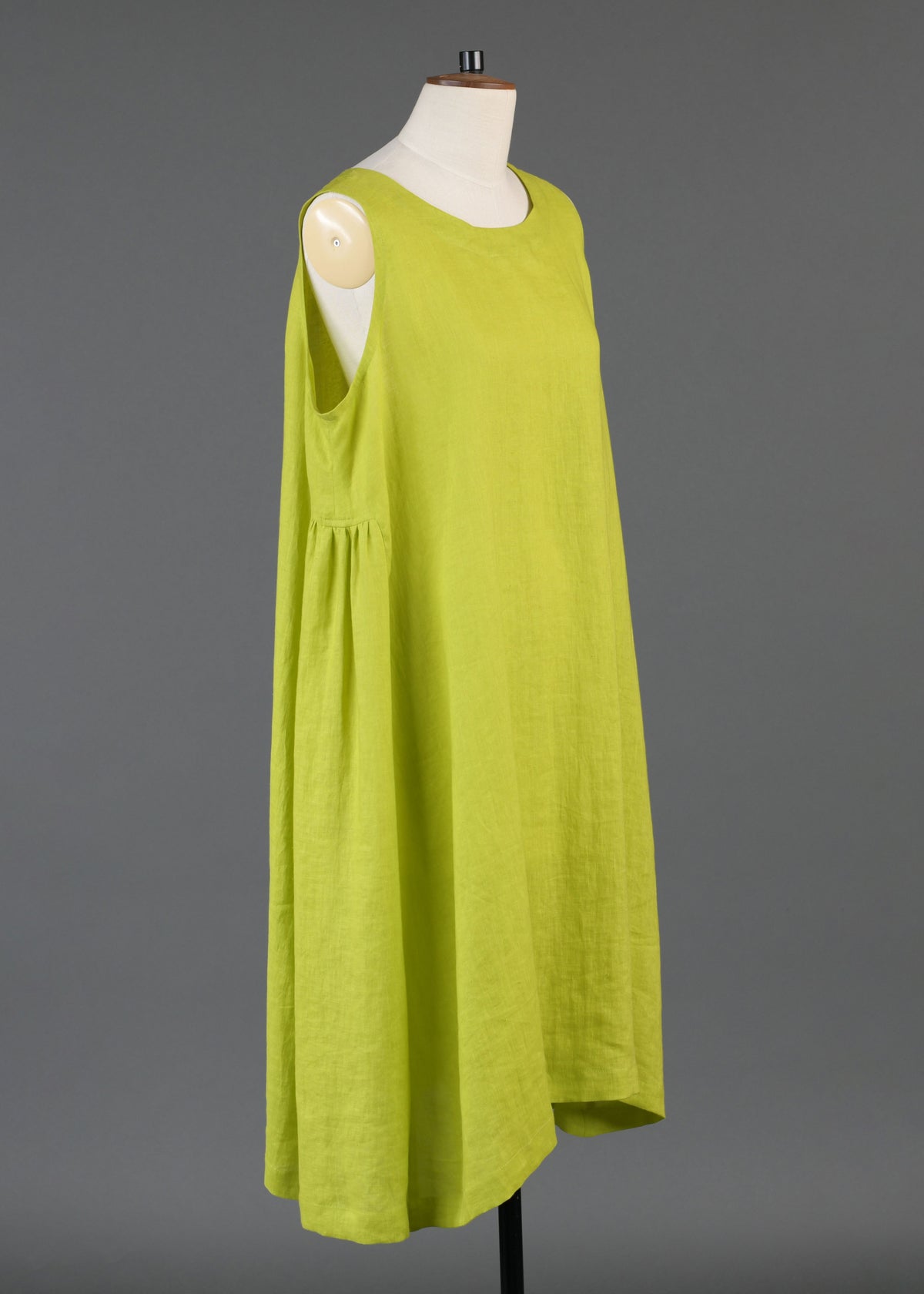 linen 3/4 length side pleated sleeveless dress