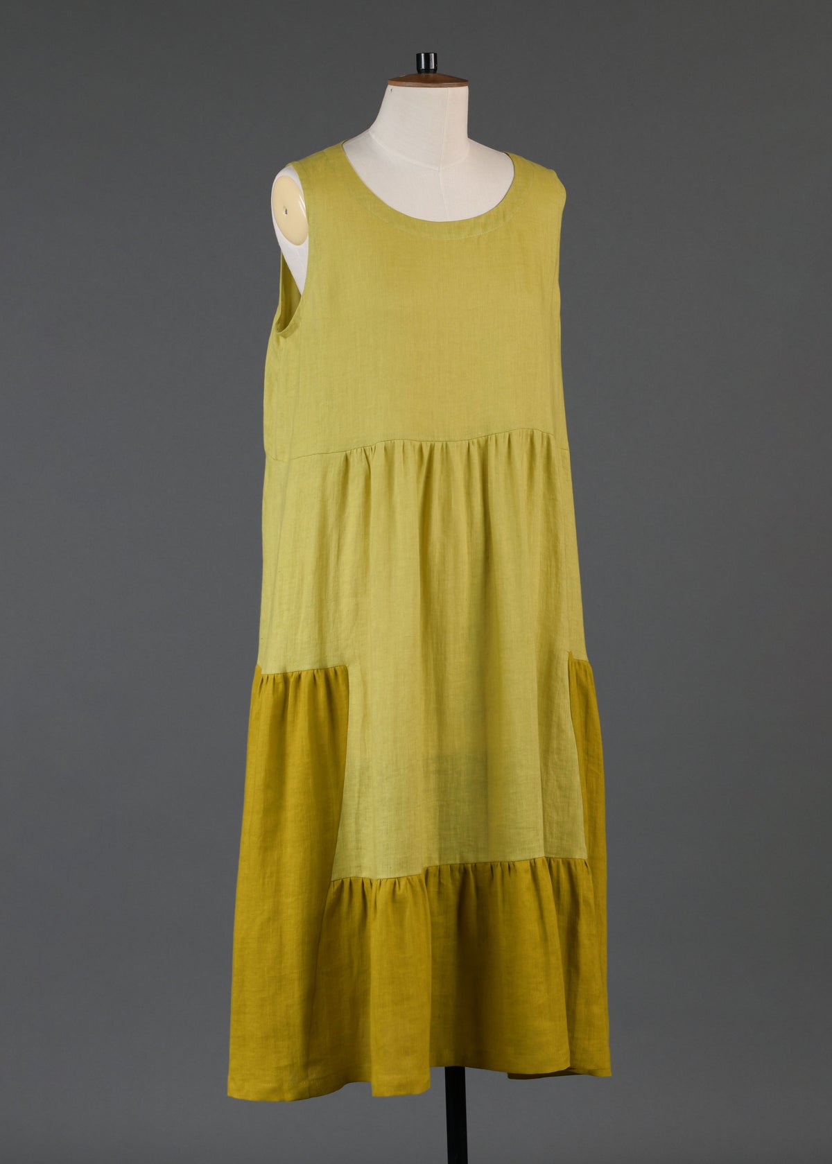 linen two tone tiered pleated sleeveless dress