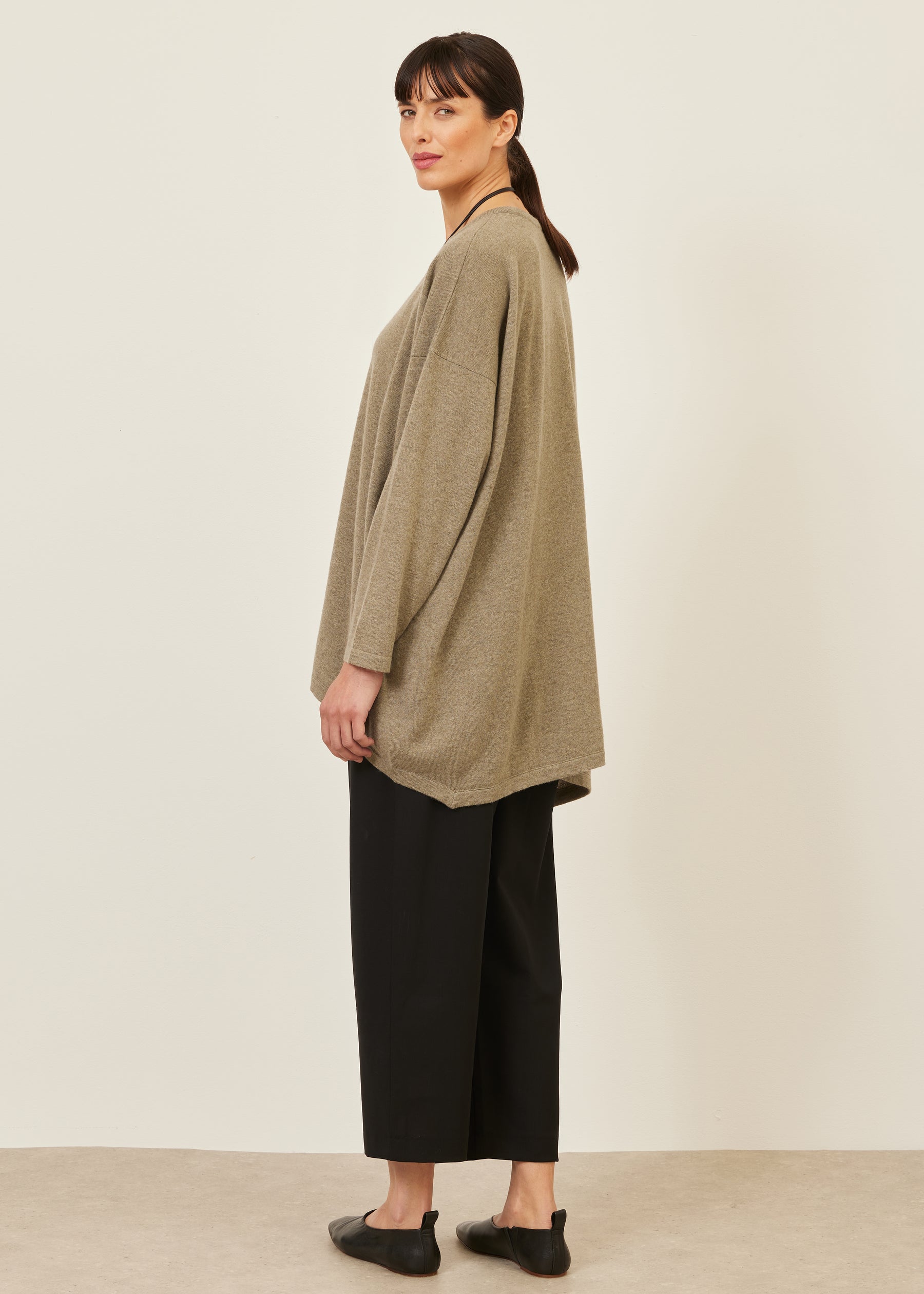 cashmere smaller front larger back round neck sweater - long