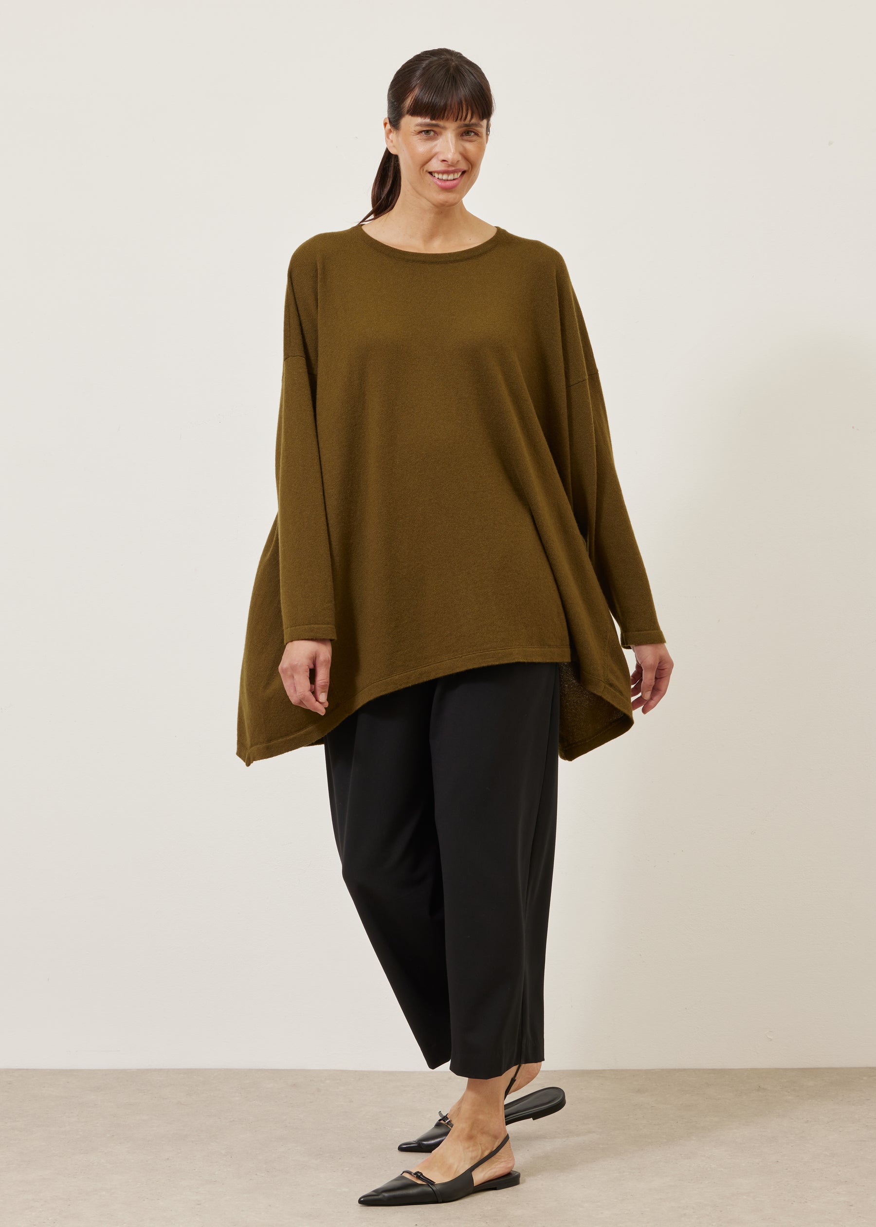 cashmere smaller front larger back round neck sweater - long