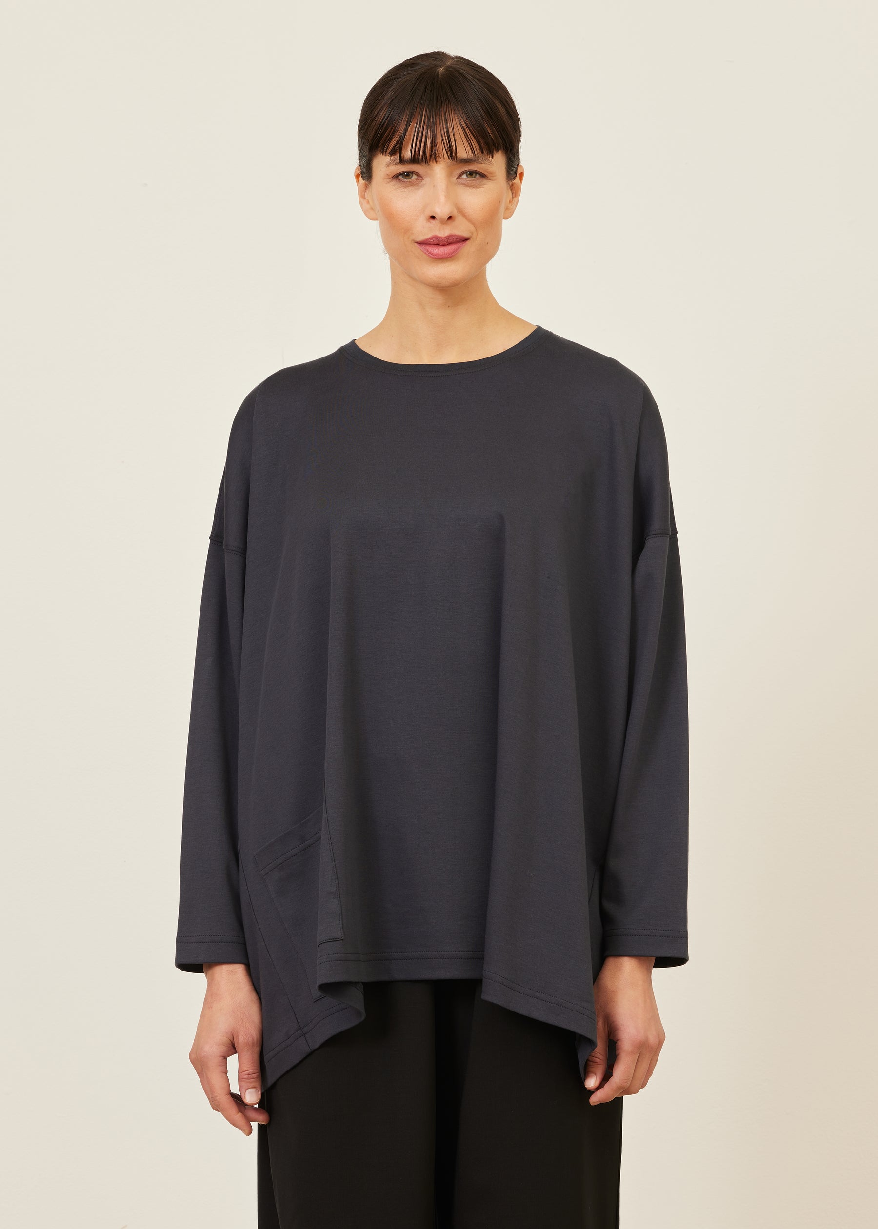 cotton jersey one pocket angle-to-front round neck t-shirt - long