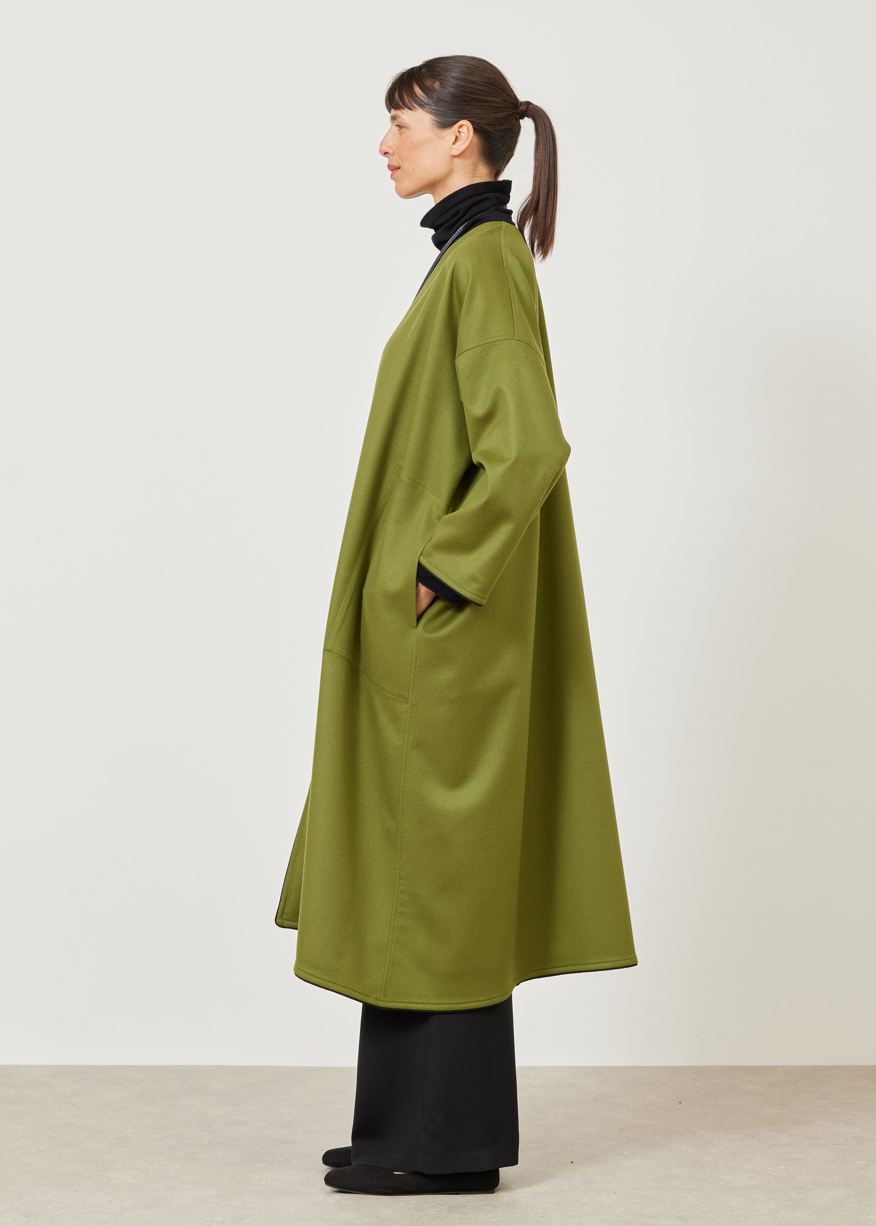 wide A-line v-neck coat (with piped edge)